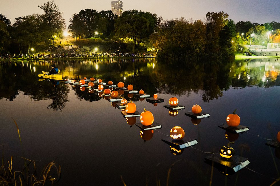 Pumpkin Flotilla: Halloween On The Harlem Meer 2022